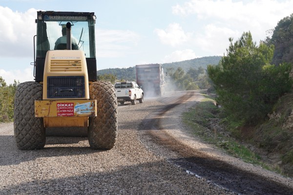 Büyükşehir ile yollar mevsim şartlarına hazırlanıyor