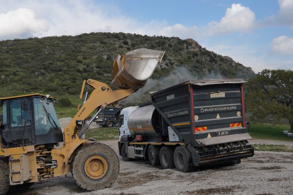 Büyükşehir ile yollar mevsim şartlarına hazırlanıyor