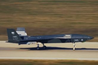 Dünyada İlk Kez İnsansız Savaş Uçağı Havadan Havaya Füze ile Hedef Vurdu