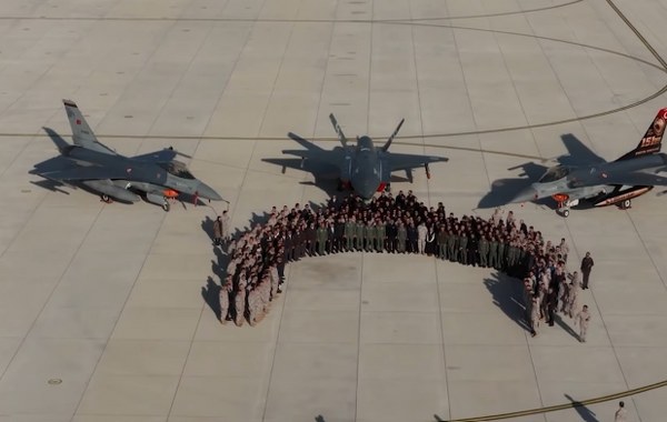 Dünyada İlk Kez İnsansız Savaş Uçağı Havadan Havaya Füze ile Hedef Vurdu