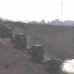 İsrail, Lübnan'daki ateşkesi ihlal ederek ABD'nin 5 milyon dolar ödül koyduğu Hizbullah komutanı Heysem Ali Taba Tabayi'yi Beyrut'ta hedef aldı. Netanyahu saldırıların devam edeceğini açıklarken, uzmanlar İsrail'in çok cepheli savaş stratejisini değerlendiriyor.