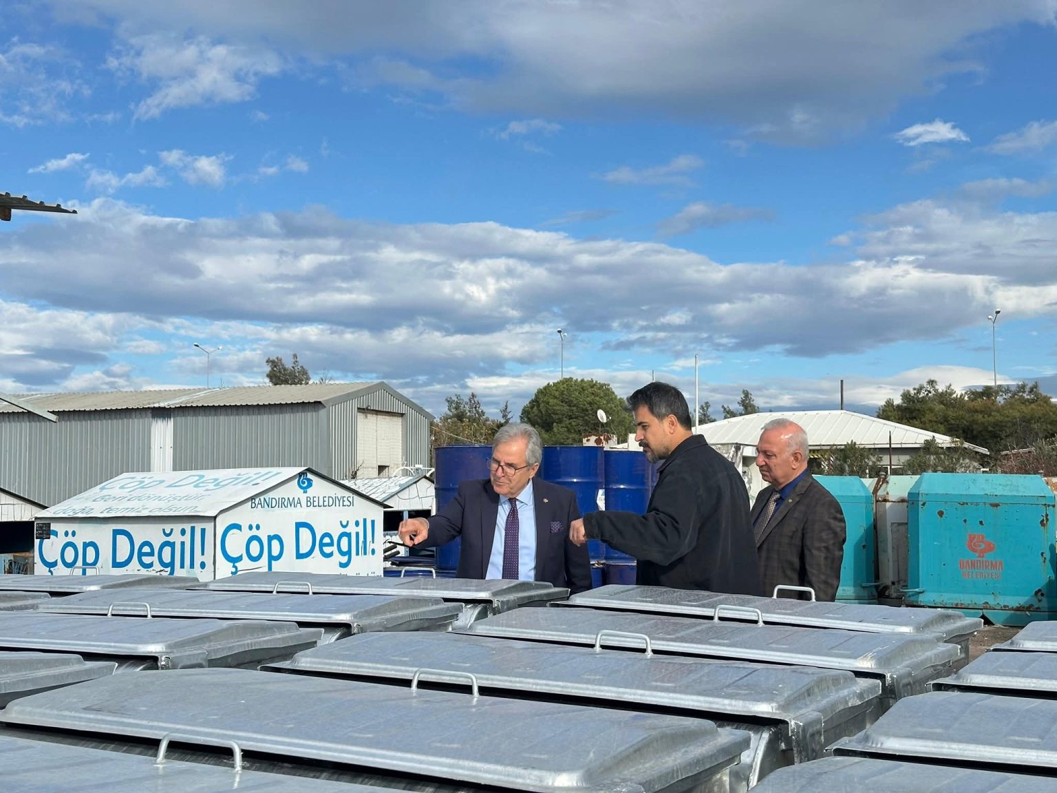 BANDIRMA’DA HİZMET MARATONU: BAŞKAN MİRZA İLE ŞEHRİN ÇEHRESİ DEĞİŞİYOR!