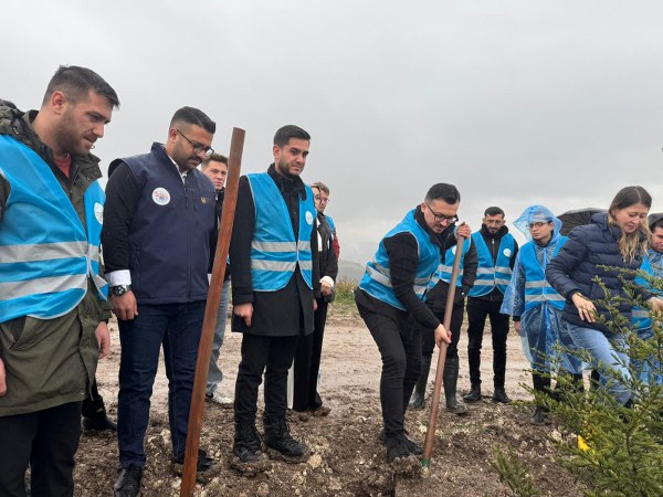 AK Gençlik’ten Fidan Dikim Seferberliği