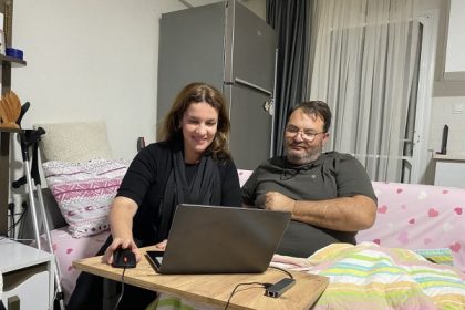 AK PARTİLİ AKIN’DAN GAZETECİ SALGIN’A GEÇMİŞ OLSUN ZİYARETİ