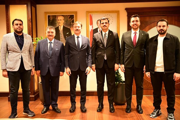  AK Parti’li Öztaylan’ın İstanbul Maratonu 9 bin 200 Araç Teslim