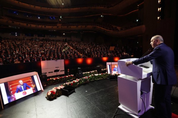  AK Parti’li Öztaylan’ın İstanbul Maratonu 9 bin 200 Araç Teslim