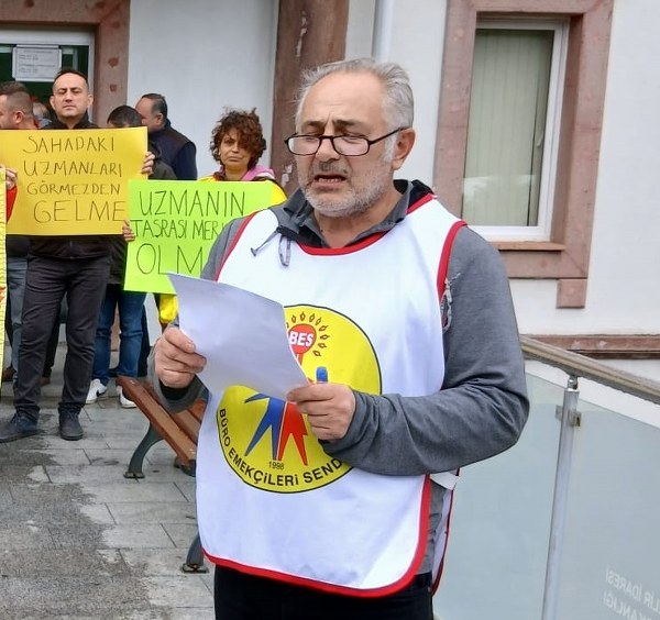 Ayvalık’ta memurlar yoksulluk sınırı üstü ücret istedi