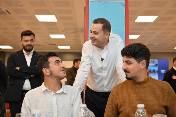 Balıkesir’de Başkan Akın gençlerle buluştu
