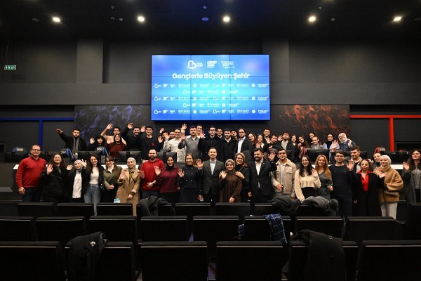 Balıkesir’de Başkan Akın gençlerle buluştu