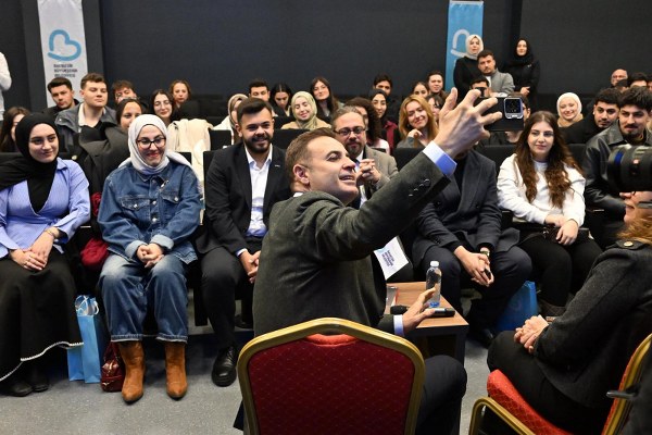 Balıkesir’de Başkan Akın gençlerle buluştu