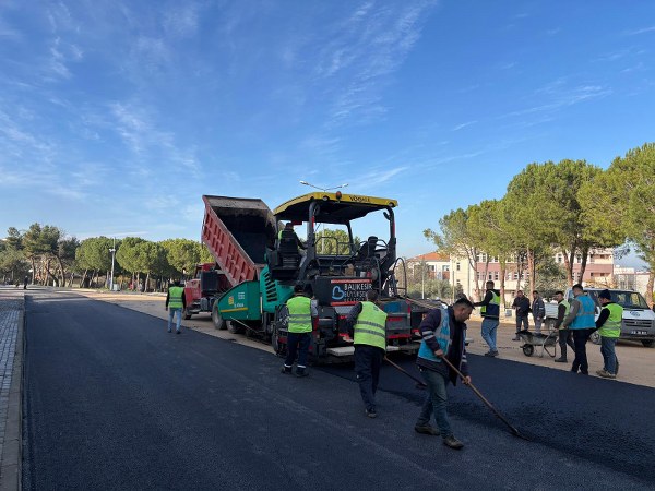 Gönen’de Bozuk Yol Kalmıyor 4 Gönen’de Bozuk Yol Kalmıyor