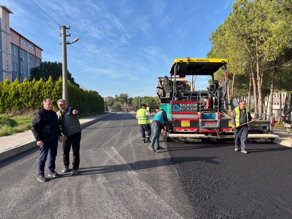 Gönen’de Bozuk Yol Kalmıyor 3 Gönen’de Bozuk Yol Kalmıyor