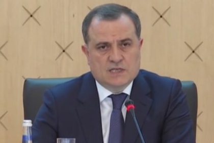 Azerbaycan tahliye kapılarını açtı