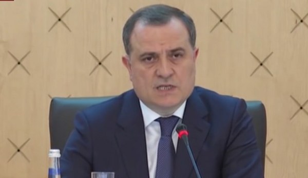 Azerbaycan tahliye kapılarını açtı