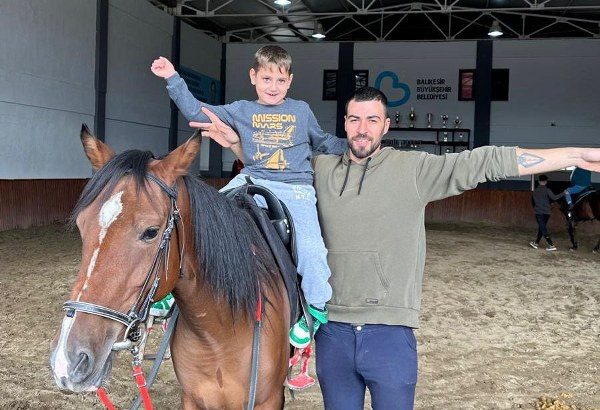 Başkan Akın’ın hipoterapi projesiyle 45 özel öğrenci sertifika aldı