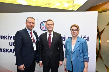 Kent konseylerinde devir teslim, Bandırma da törende yer aldı