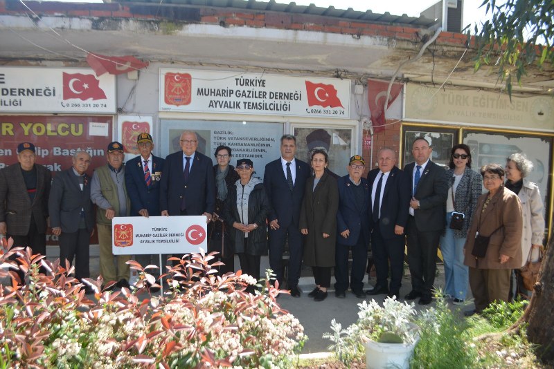 Ayvalık’ta Zafer Partisi’nden gazilere ziyaret