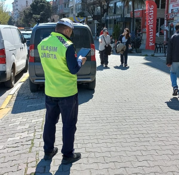 Balıkesir’de kaldırım ve durak ihlallerine denetim 2 Balıkesir’de kaldırım ve durak ihlallerine denetim