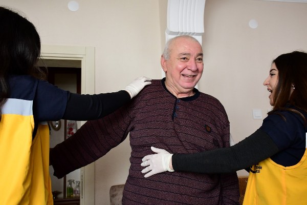 Büyükşehir Belediyesi, Yakın Berber ve Evde Bakım Hizmetleri Uygulamalarıyla vatandaşın yanında