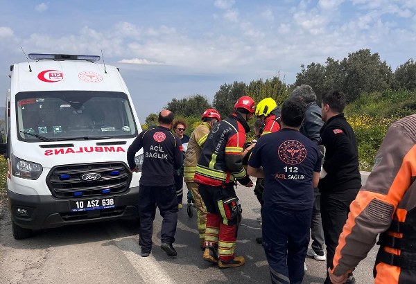 Erdek yolunda araç şarampole uçtu