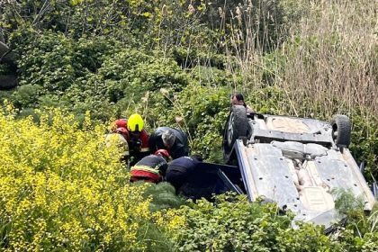 Erdek yolunda araç şarampole uçtu