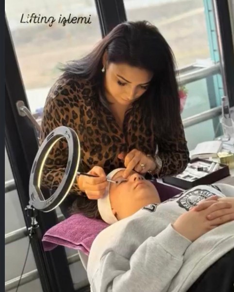 Balıkesir ve Körfez’in Parlayan Yıldızı: Nura Güzellik Salonu .. 3 Balıkesir ve Körfez’in Parlayan Yıldızı Nura Güzellik Salonu ..