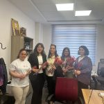 Akademik Birikim Kampüse Taşındı Kadın Personele Gül Hediyesi