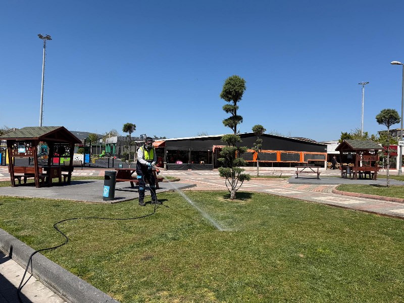 Büyükşehir Belediyesi Bandırma’da Haşereyle Mücadele ediyor 3 Büyükşehir Belediyesi Bandırma’da Haşereyle Mücadele ediyor