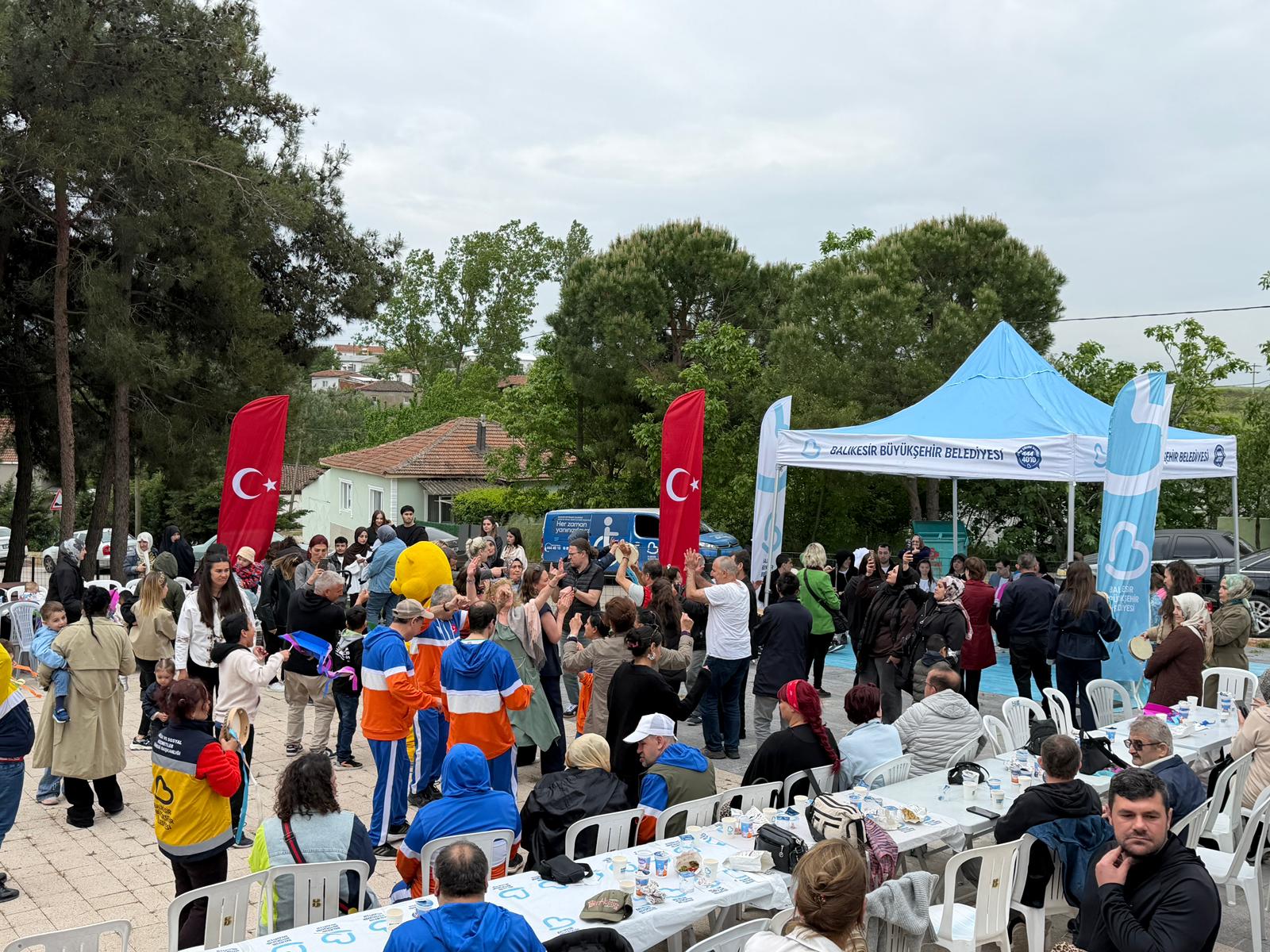 Bandırma’da Engelliler Haftası kapsamında bahar şenliği düzenlendi 2 Bandırma’da Engelliler Haftası kapsamında bahar şenliği düzenlendi