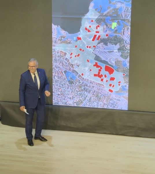 Mirza: "Tüm Zorluklara Rağmen Ayaktayız" 1 Mirza Tüm Zorluklara Rağmen Ayaktayız