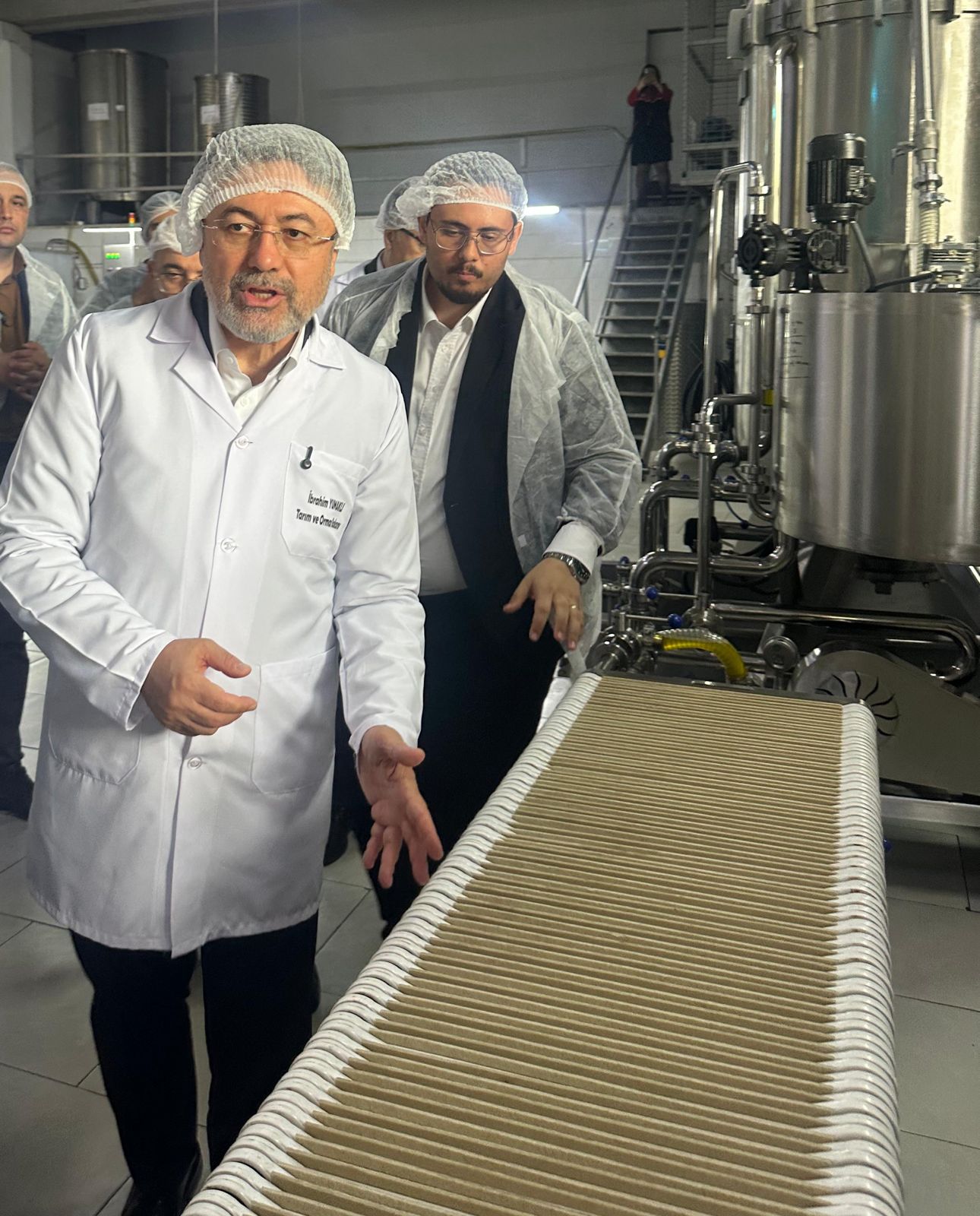 Tarım Bakanı Yumaklı, Ayvalık zeytinyağı üretimini yerinde inceledi 2 Tarım Bakanı Yumaklı, Ayvalık zeytinyağı üretimini yerinde inceledi