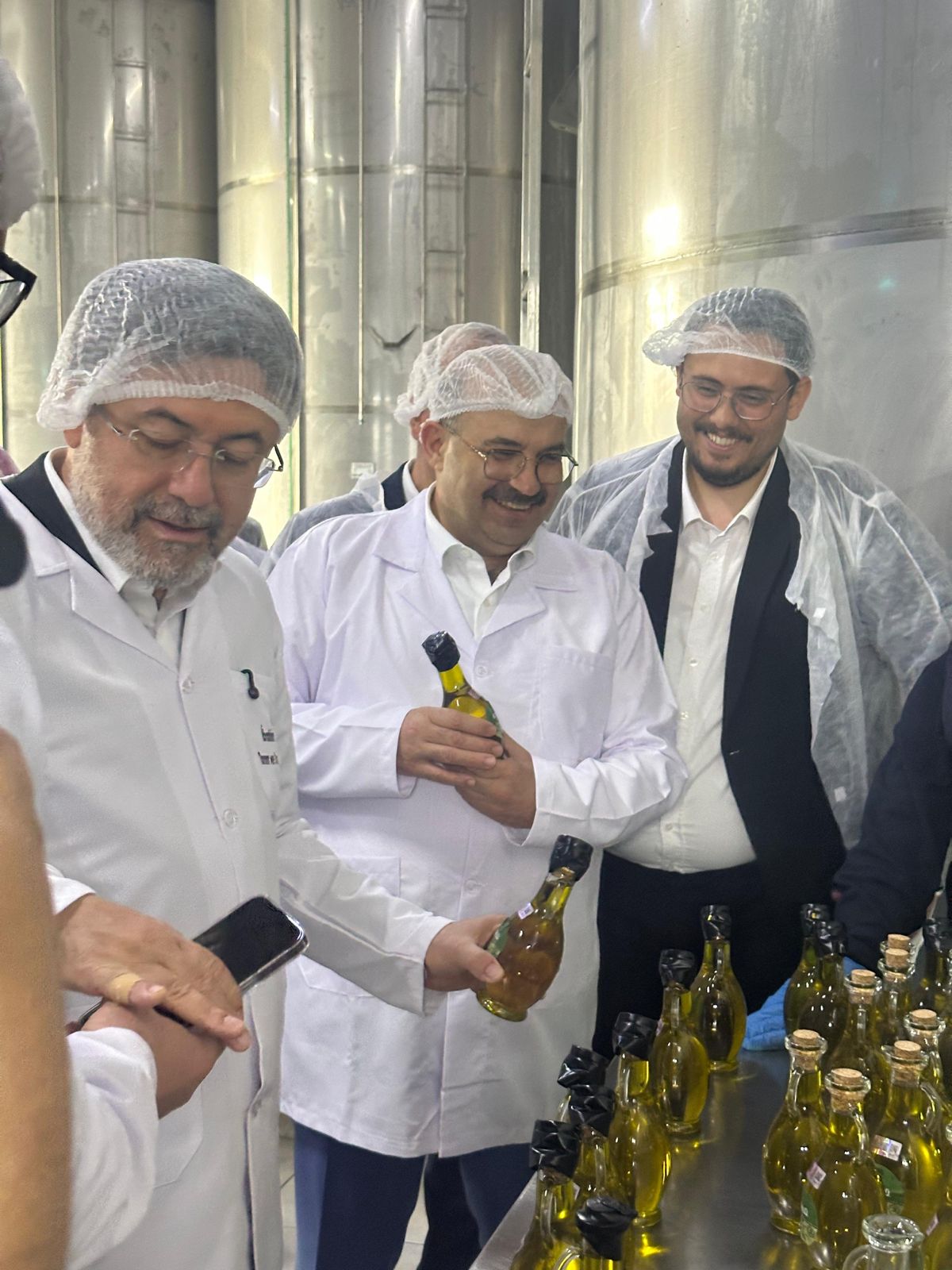 Tarım Bakanı Yumaklı, Ayvalık zeytinyağı üretimini yerinde inceledi 3 Tarım Bakanı Yumaklı, Ayvalık zeytinyağı üretimini yerinde inceledi