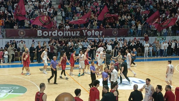 ZOR OLDU AMA OLDU! ŞAMPİYONLUĞA AZ KALDI 2 ZOR OLDU AMA OLDU! ŞAMPİYONLUĞA AZ KALDI