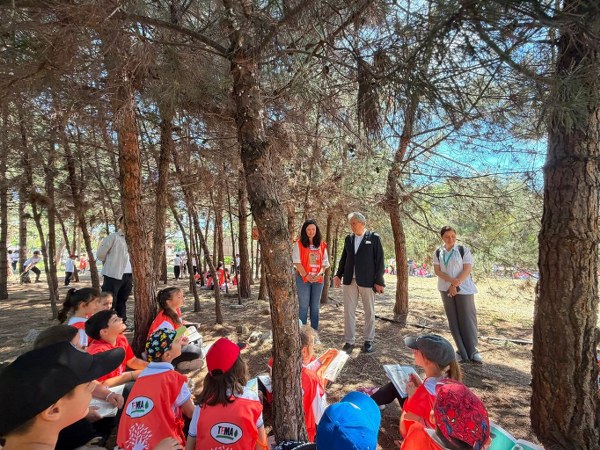 Bandırma’da Minik Eller Gelecek İçin Fidan Dikti 3 Bandırma’da Minik Eller Gelecek İçin Fidan Dikti