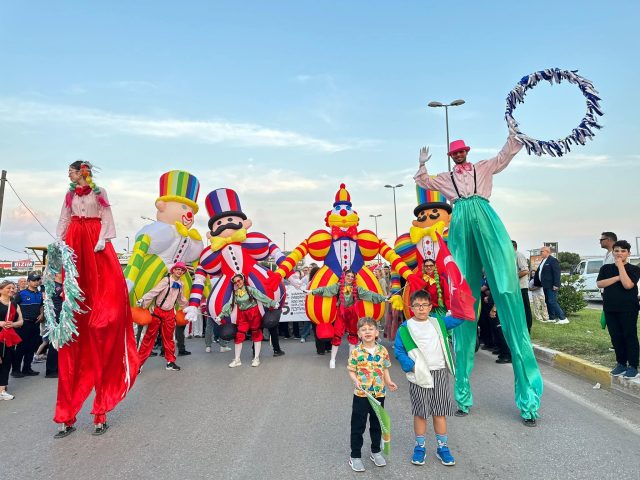 BANDIRMA’DA FESTİVAL COŞKUSU 2 BANDIRMA’DA FESTİVAL COŞKUSU