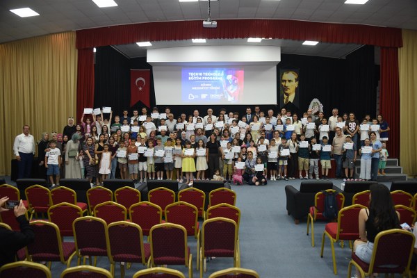  Gönen TECH10’da 288 Öğrenci Mezuniyet Sevinci Yaşadı