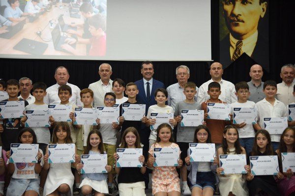  Gönen TECH10’da 288 Öğrenci Mezuniyet Sevinci Yaşadı