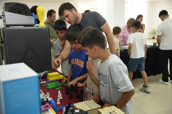  Gönen TECH10’da 288 Öğrenci Mezuniyet Sevinci Yaşadı