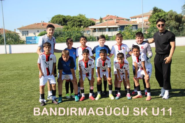 U11 LİGİNDE FİNALİSTLER BELLİ OLDU 2 Bugün oynanan U11 Ligi Marmara Grubu Play-Off mücadeleleri sonrası finale kalan takımlara belli oldu.