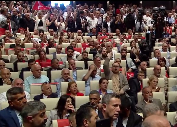 Kılıçdaroğlu'ndan İhraç Mesajı 2 Kılıçdaroğlu'ndan İhraç Mesajı