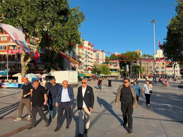 MEYDAN YENİLENİYOR, YOLLAR YAPILIYOR, CAN DOSTLAR UNUTULMUYOR! 3 MEYDAN YENİLENİYOR, YOLLAR YAPILIYOR, CAN DOSTLAR UNUTULMUYOR!