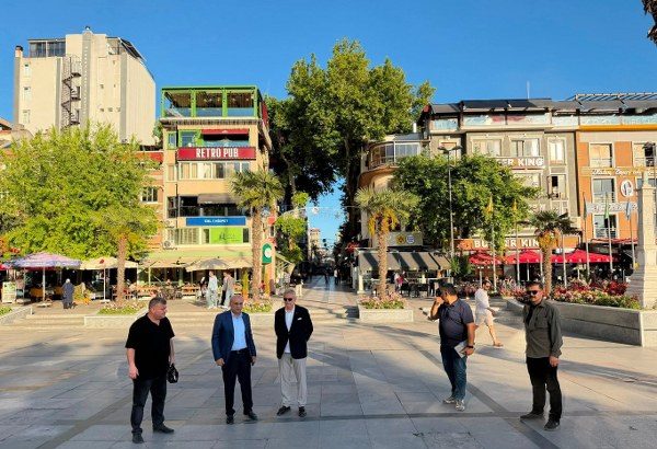 MEYDAN YENİLENİYOR, YOLLAR YAPILIYOR, CAN DOSTLAR UNUTULMUYOR!